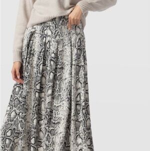 Zara Snakeskin designed Skirt, navy/beige, size L